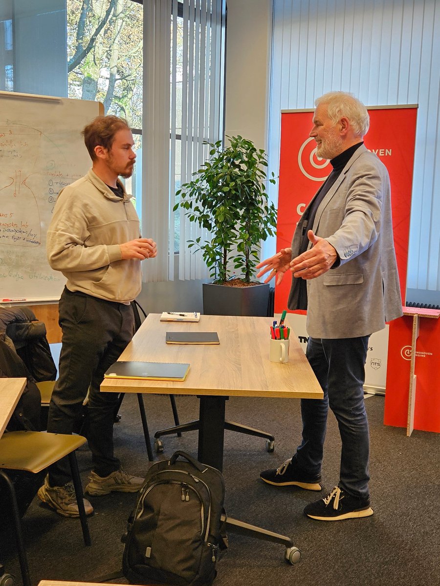 The course 𝗕𝘂𝘀𝗶𝗻𝗲𝘀𝘀 𝗠𝗼𝗱𝗲𝗹 𝗜𝗻𝗻𝗼𝘃𝗮𝘁𝗶𝗼𝗻 𝗶𝗻 𝗮𝗻 𝗘𝘅𝗽𝗼𝗻𝗲𝗻𝘁𝗶𝗮𝗹 𝗪𝗼𝗿𝗹𝗱 kicked off last week! Good luck and have a successful and enjoyable transformational journey! 🚀 More info ➡️ eindhovenengine.nl/human-capital/ #EngD #industry @M_steinbuch @pauldesmedt2