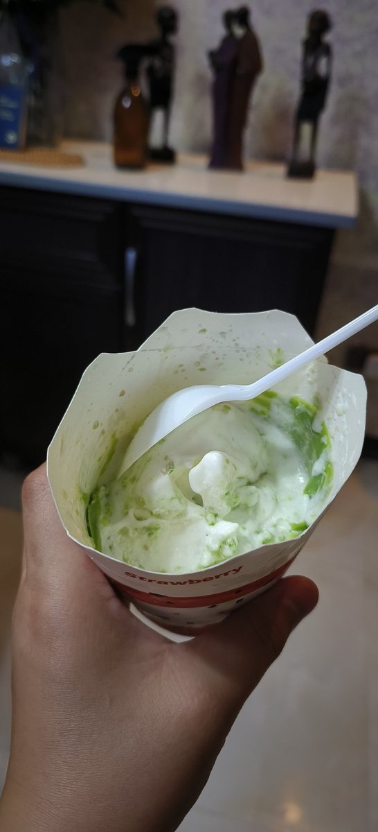ChyamBee's tweet photo. @McDo_PH Bakit walang oreo mga Mcflurry namin? From Mcdo Plaridel, Bulacan. 🥴😔 https://t.co/oEVJKhiL0x
