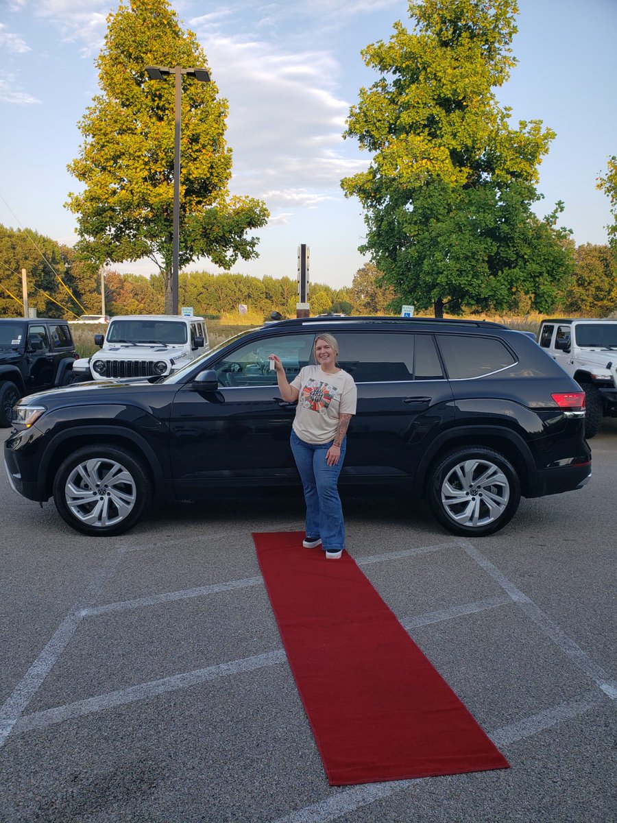 colliervillemtr's tweet photo. Congratulations and welcome to the Collierville CDJR family, Samantha Neblett! https://t.co/jfUDU1qxF1