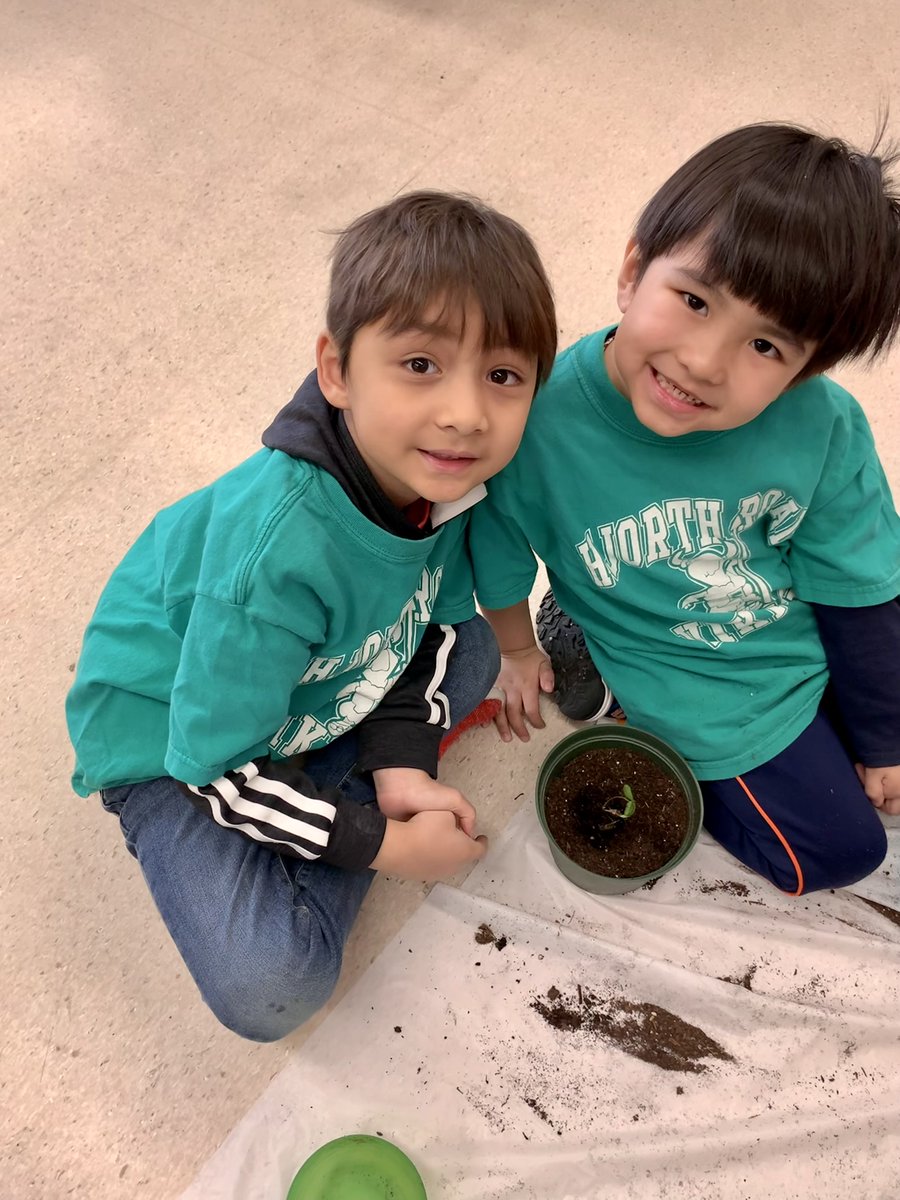 bcaitc's tweet image. Enroll today in #CommonGroundprogram!🍓This unique opportunity allows students to collaborate in nurturing &amp;amp; harvesting strawberry plants while delving into the wisdom of Indigenous learning, harvesting, &amp;amp; mindful eating.
📝Apply: bcaitc.ca/common-ground-… 
@Cargill @FirstWestFDN