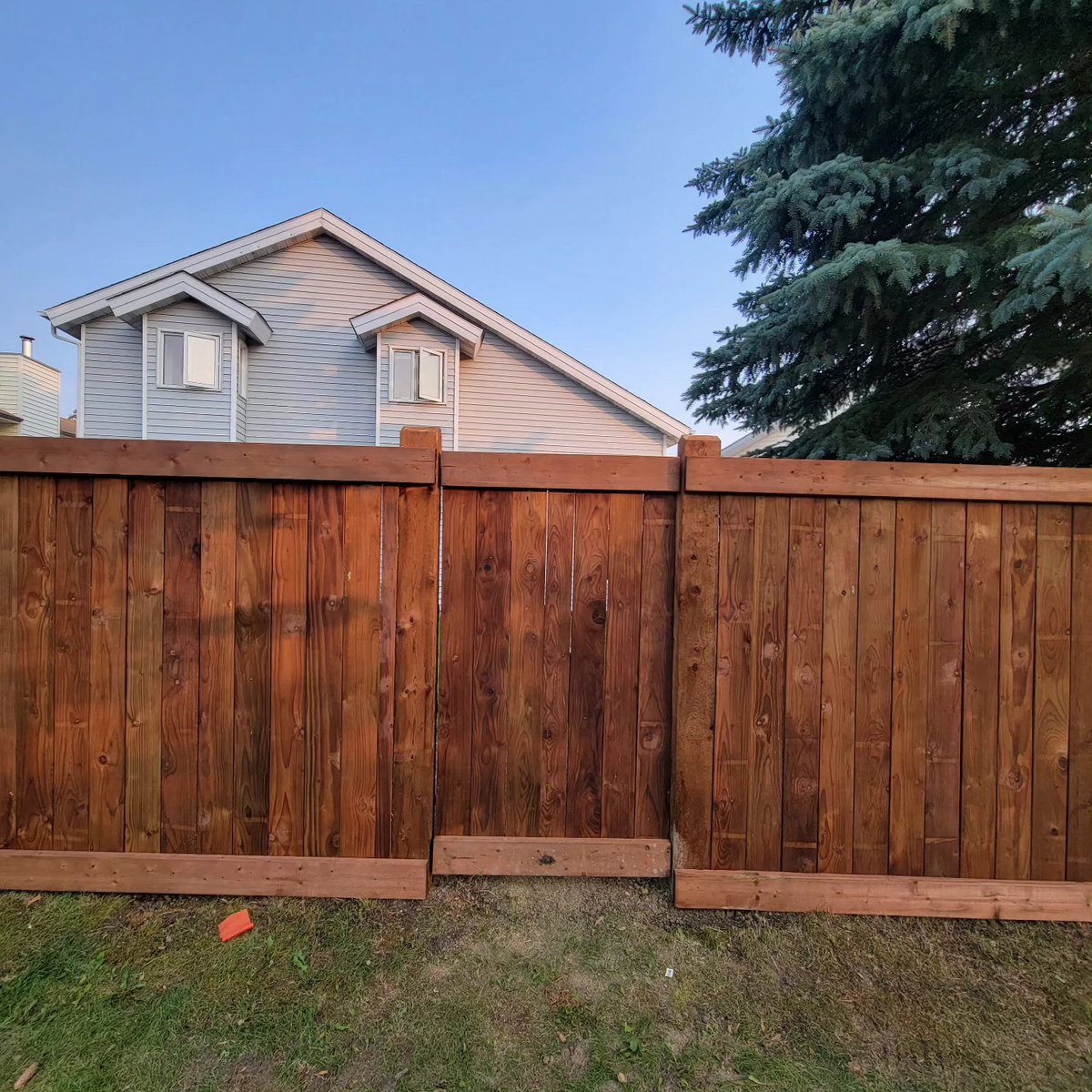 levelUpHomeSol's tweet photo. Our fences offer unparalleled strength and resilience while providing an attractive line of defense to any property. Request an estimate by contacting (613) 702-8013!

#Fences #LevelUpHomeSolutions https://t.co/9aUe6ekPTb https://t.co/SLGQaEm7qR