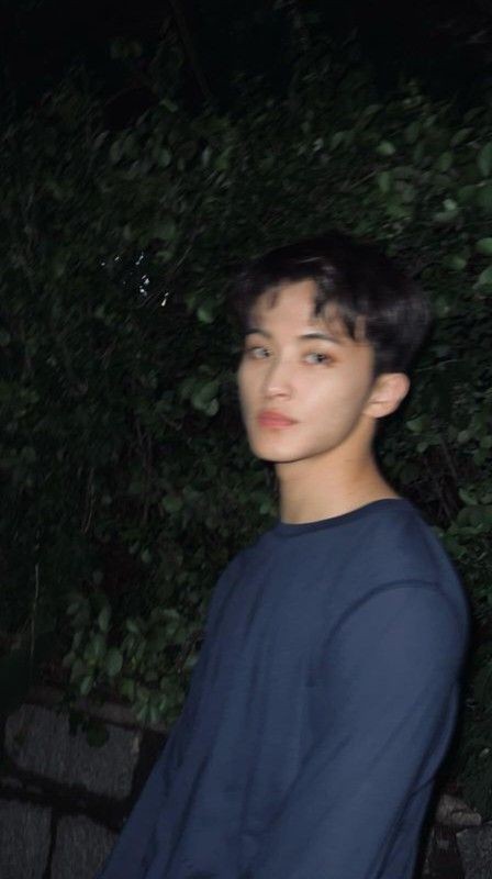 Love Flowers 

— Mark Lee local AU 
Written by; Naleexxie, 2023