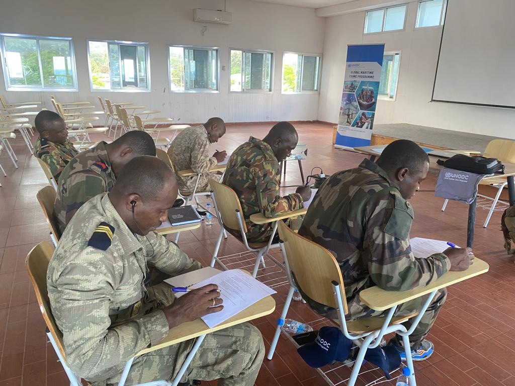 #Encours! @UNODC_MCP organise un cours de qualification des mécaniciens de bateau. Cela fait partie du programme de #mentorat sur l'application de la loi maritime aux #Comores en collaboration avec la Garde côte🇰🇲 et financée par les États-Unis par l'intermédiaire de @StateINL.