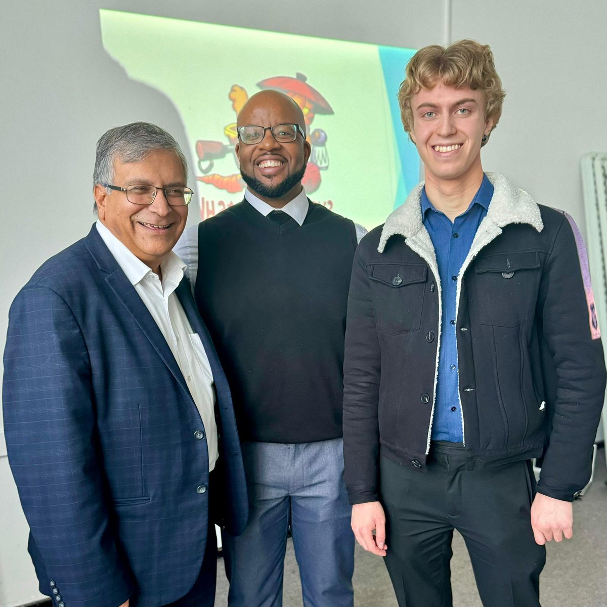 StartUp_Bromley's tweet photo. Start Up Bromley were happy to host Dean Williams of @EX_Visions for an amazing workshop on using AI to grow your business! 

Attendees left with fresh ideas on how to use this fast growing medium to aid them in their business journeys, from social media to customer analysis! https://t.co/AuQystclDN