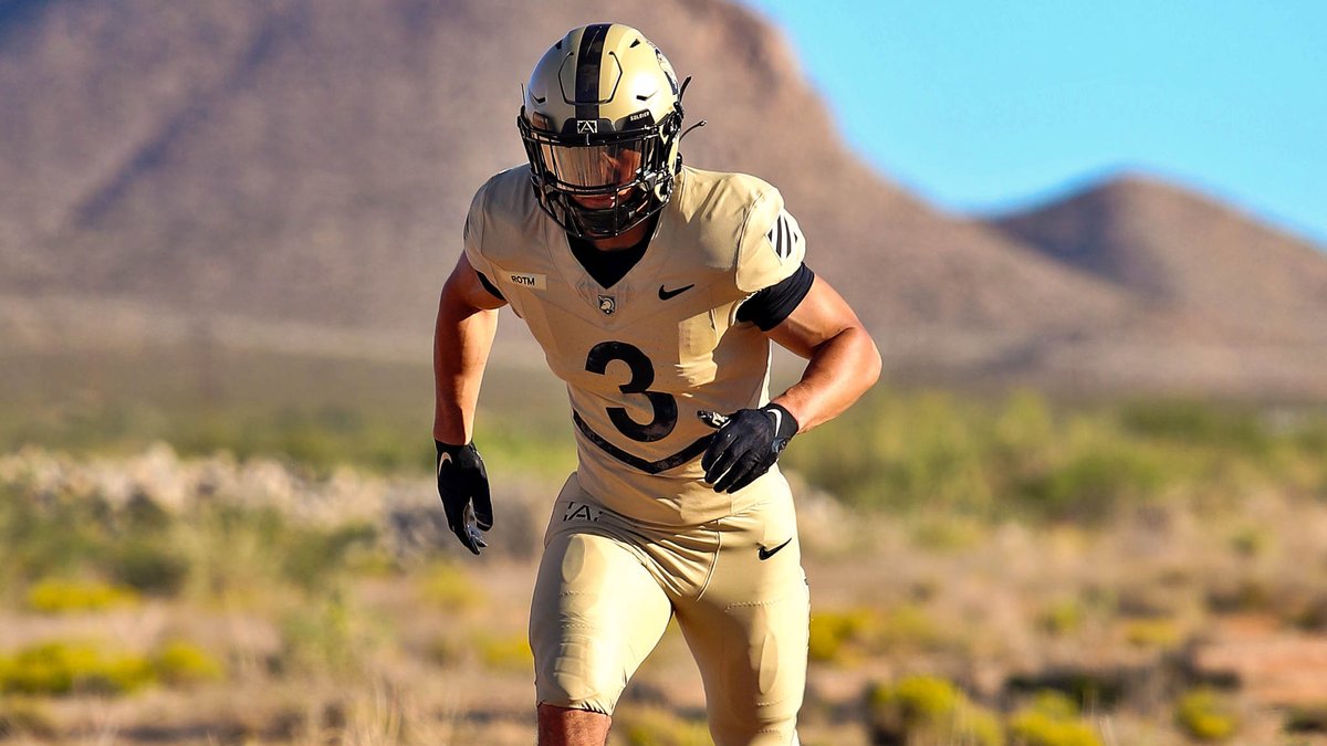 ArmyWP_Football's tweet photo. Proud to be representing the @3rd_Infantry on Dec. 9 in Foxborough 😤

🔗 https://t.co/E23tIbFswP

#GoArmy x #ROTM https://t.co/RWpVhnoFw1