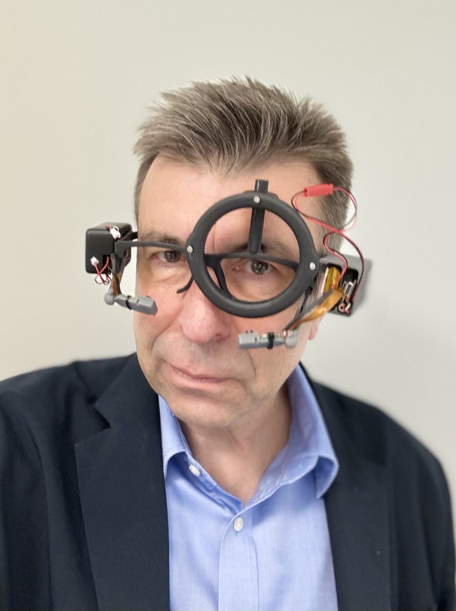 Ooh! I look great 😉in our lab tracking glasses. 

With more and more capabilities... and ready for new
experiments! @lo_um <a href="/UMU/">Universidad Murcia</a> 

<a href="/mompes/">Juan Mompeán Esteban</a>