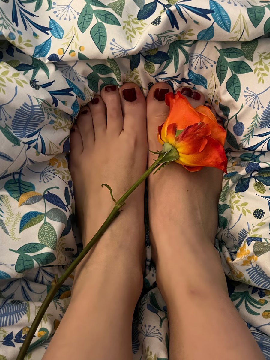 TiffanyTwoToes's tweet photo. @Feetfinder Who wants to see this webbed foot on #feetfinder? https://t.co/UUdyoyGcWt