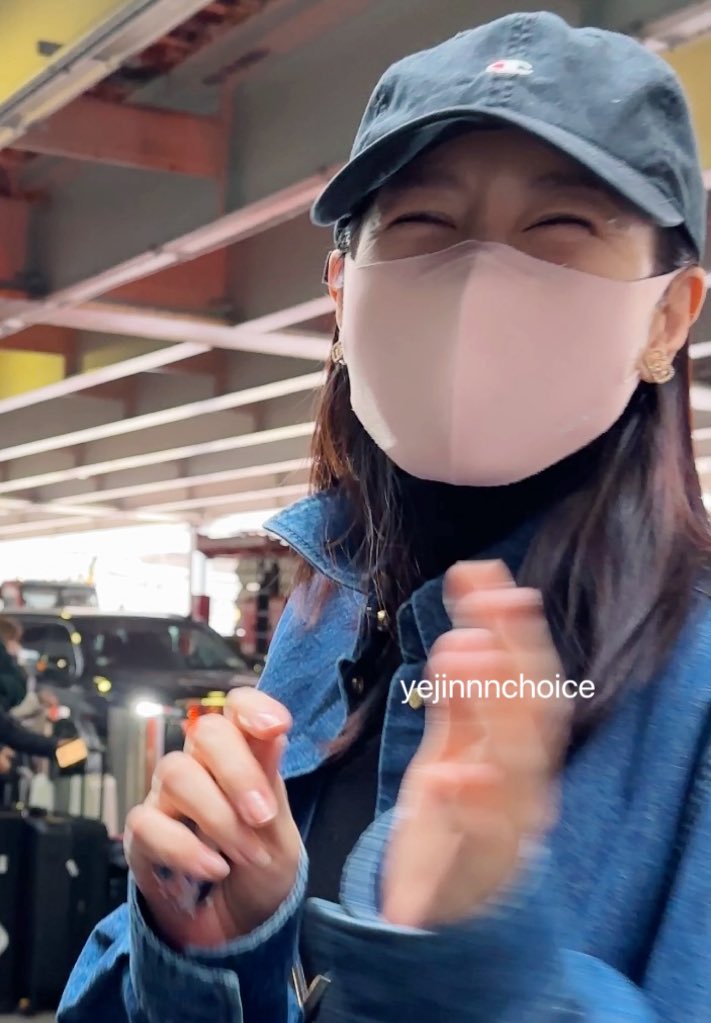 FINALLY THE RECEIVING END OF THIS EYE SMILE 😭😭😭 SON YEJIN I LOVE YOU SOOOOOOOOOOOO MUCH!!! 😭🤍