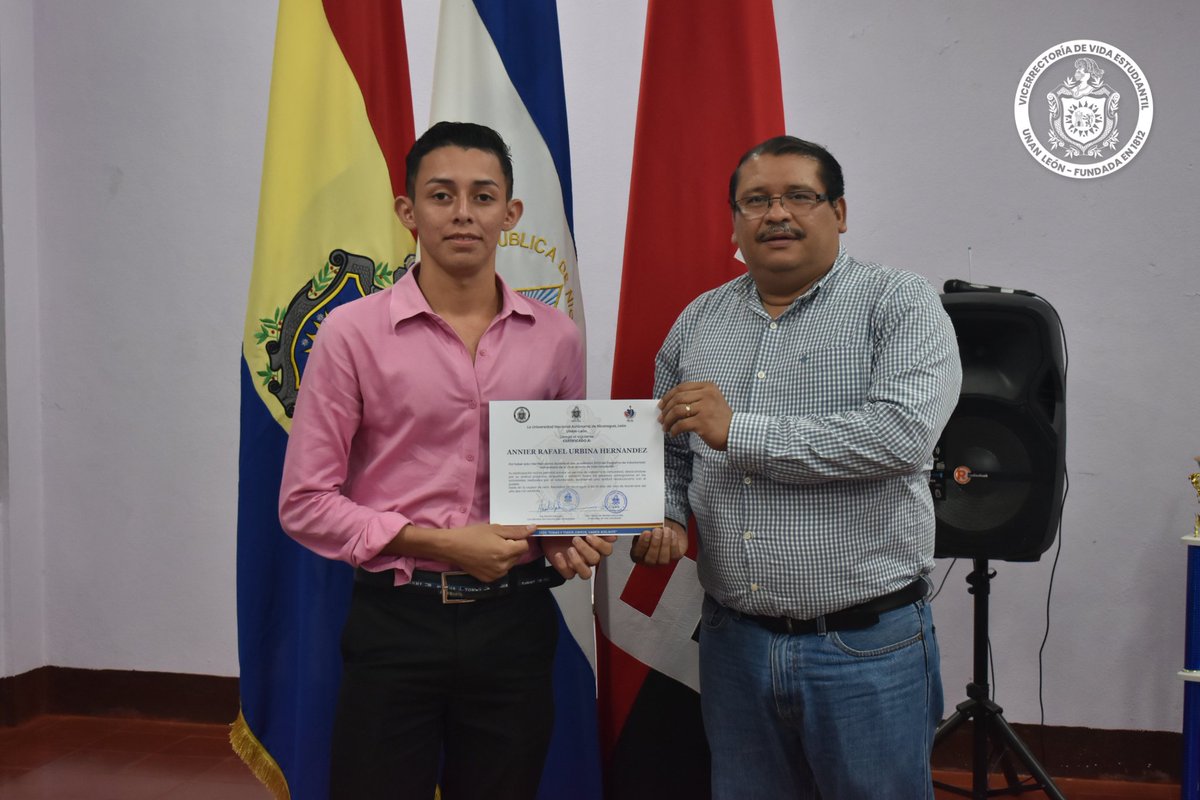 DAEunanleon's tweet photo. Entrega de certificado a estudiantes miembros activos del programa de Voluntariado Universitario UNAN León, durante el año académico 2023. https://t.co/jtfY6vtt5x