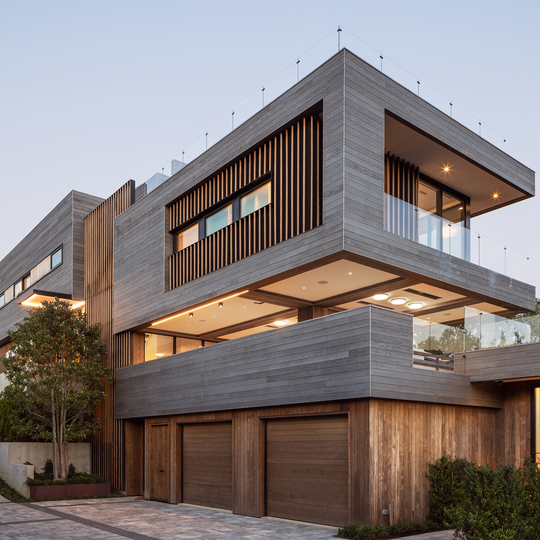 The Atlantic Beach Project located in Montauk, NY, features reSAWN TIMBER co.'s NIGIRI charred Accoya® exterior cladding. 
+
Architect: Martin Architects 
Builder: 4MA Builders
Photographer: Conor Harrigan