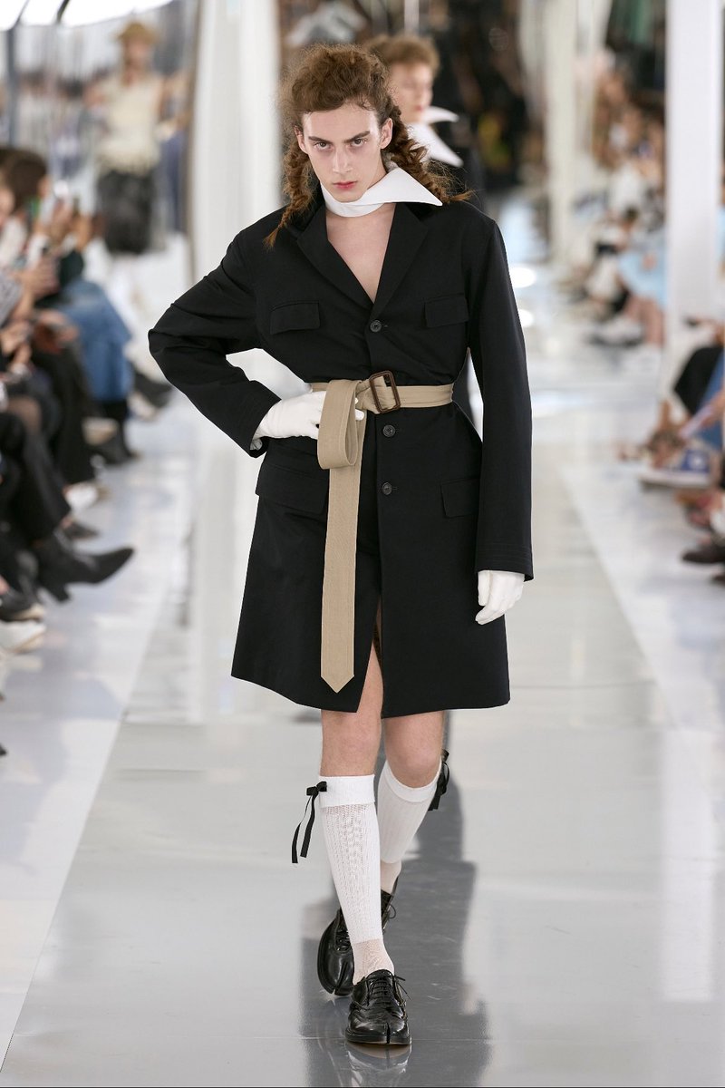 pradaddiction's tweet image. How would you dress if money was no consideration?