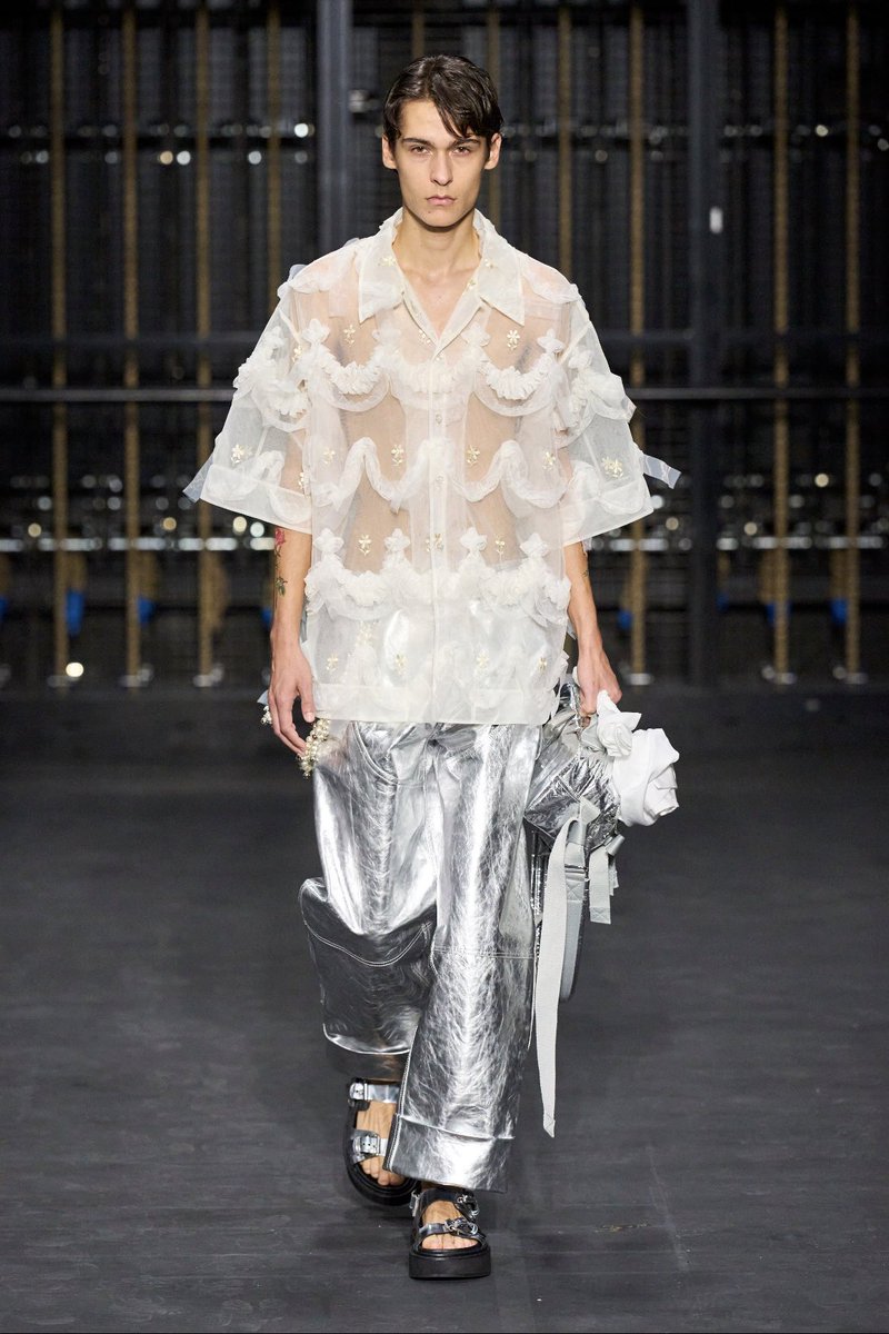 pradaddiction's tweet image. How would you dress if money was no consideration?