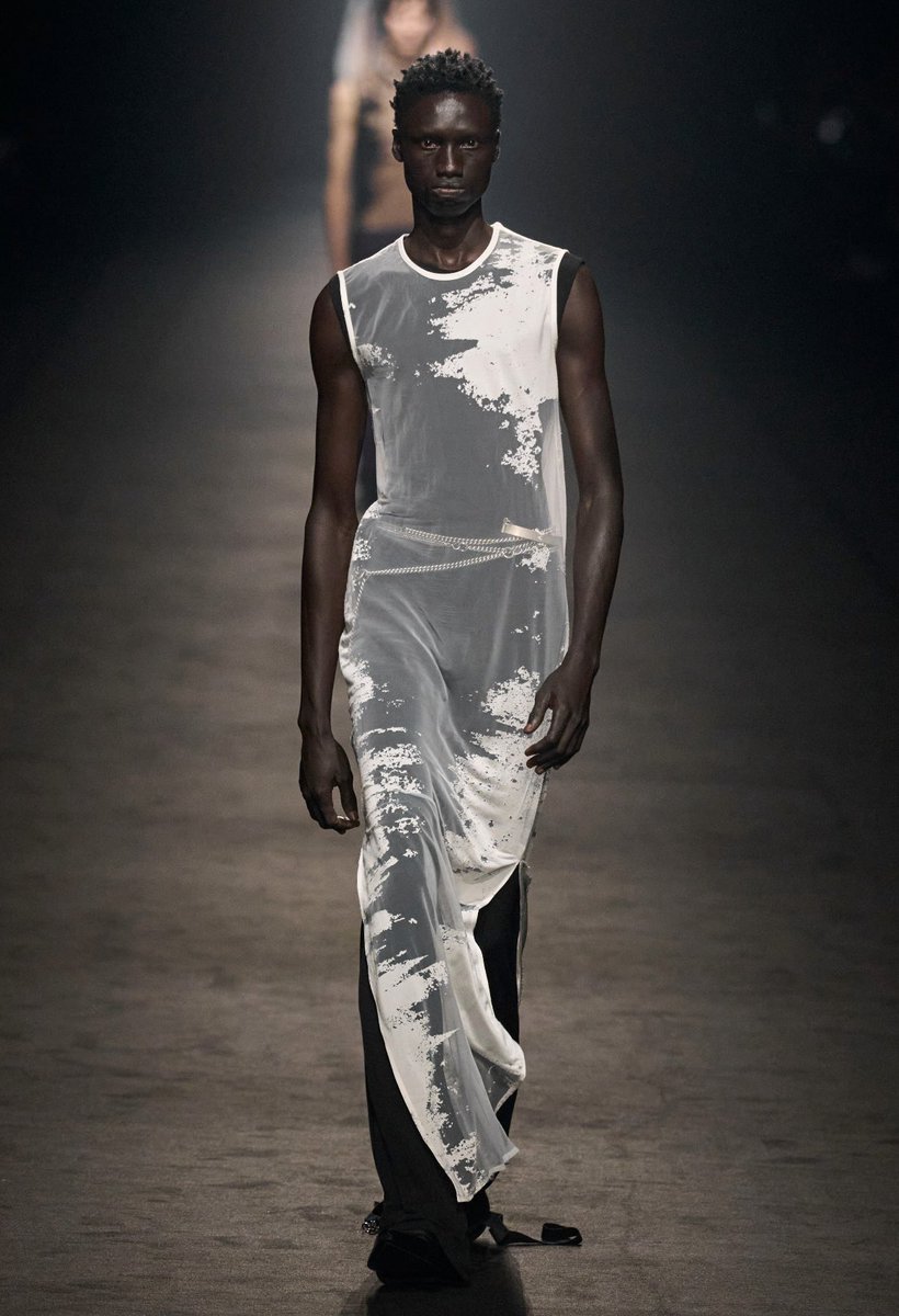 pradaddiction's tweet image. How would you dress if money was no consideration?