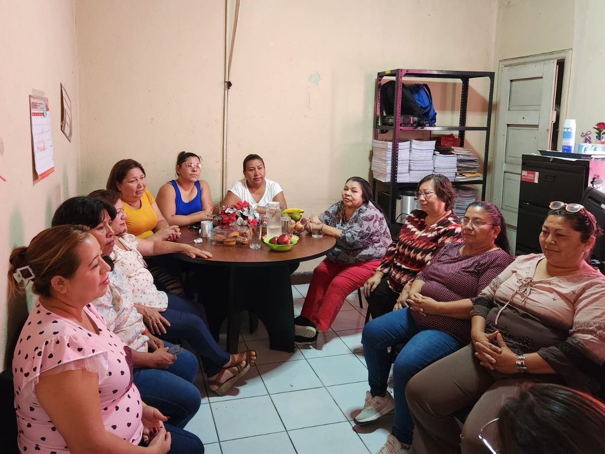 RedTraSex's tweet photo. #ElSalvador 🇸🇻 Reunidas en la casa de nuestras compañeras de @OrquideasdelMar. Nos estamos alistando de camino al EFLAC @15eflac.

¡Unidas, resistiendo y avanzando! #15EFLAC2023 #TrabajoSexualEsTrabajo ✊💜 https://t.co/AqBwSIm7aB