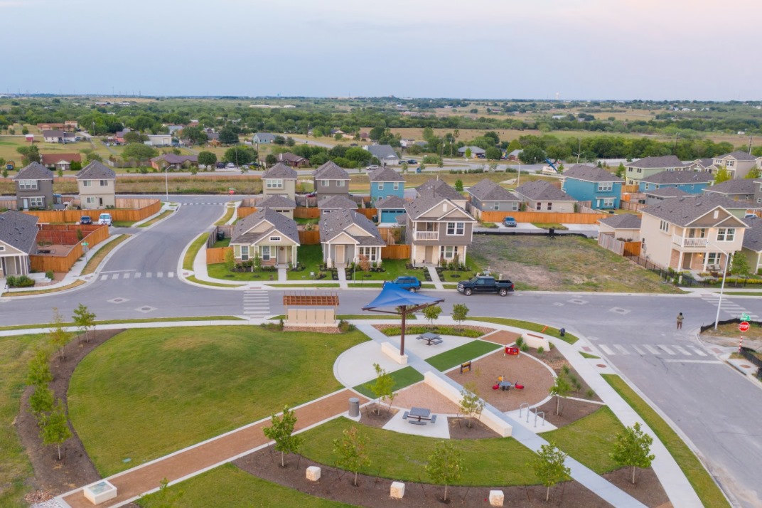 ✨"May your walls know joy, may every room hold laughter, and every window open to great possibility."      — Mary Anne Radmacher

Learn more about TRACE: loom.ly/zNoZoi0