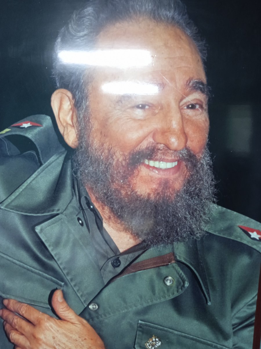 ManueldeJe43462's tweet photo. Hay hombres que desbordan su tiempo y viven por siempre. Gracias Comandante #SanctiSpiritusEnMarcha .#Esprot https://t.co/0qAgl5FAug