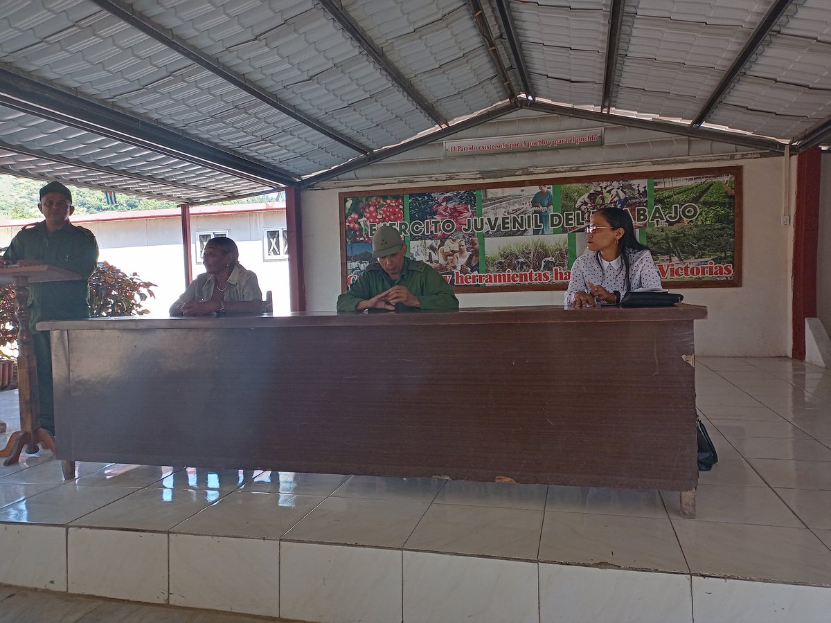 Intercambio de las delegadas de #TercerFrente a la asamblea Provincial de la #FMC  en #SantiagodeCuba con los trabajadores de la jefatura del EJT. Cubanas vencedoras de imposibles.