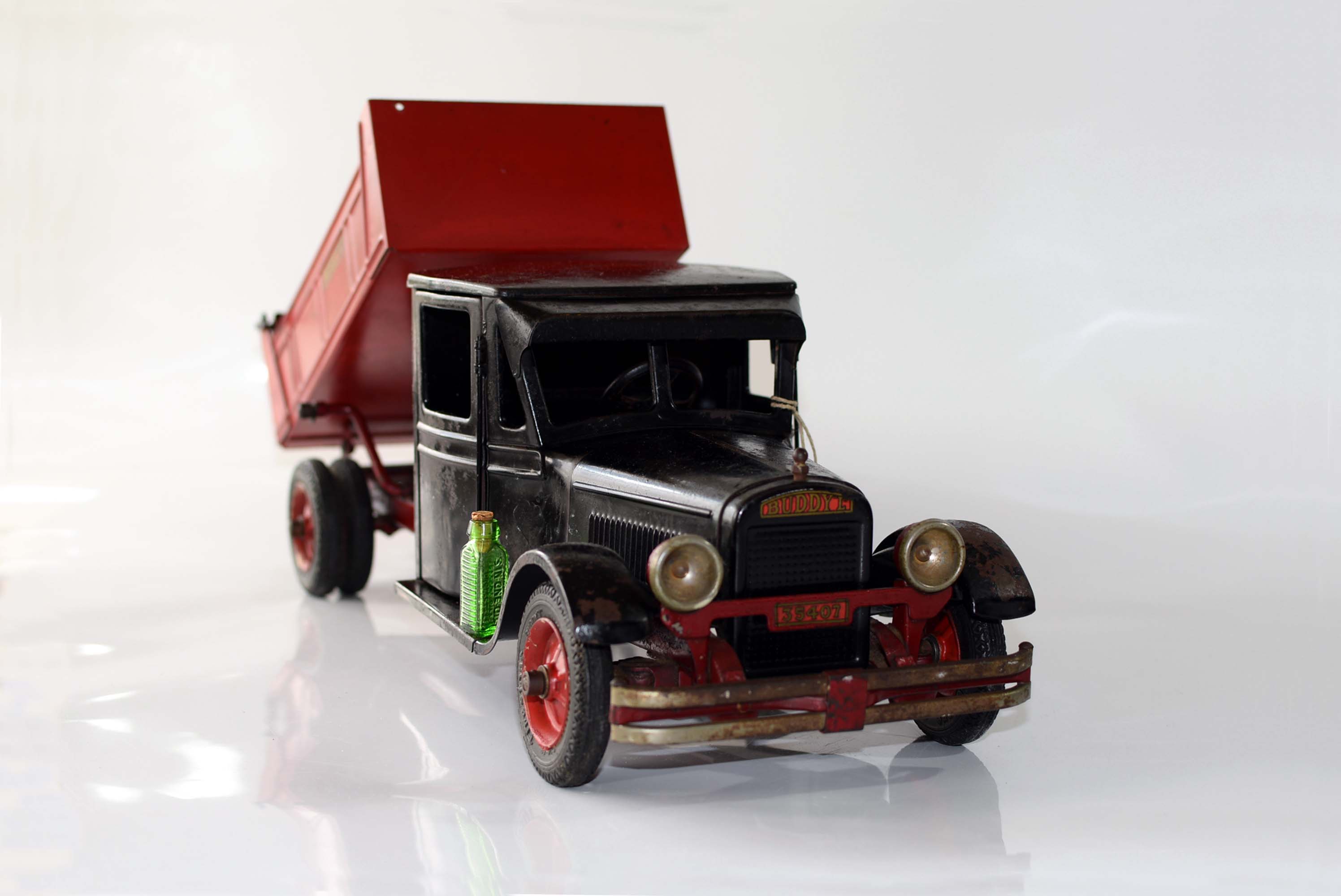 Antique toy cheap truck collectors