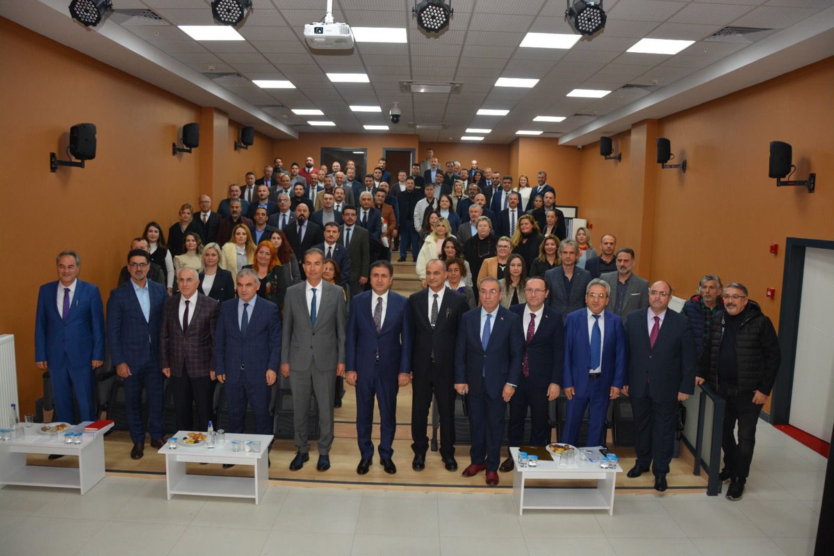 memsilivri's tweet photo. İl Millî Eğitim Müdürümüz Sayın  Doç. Dr. Murat Mücahit Yentür'ün başkanlığında gerçekleşen "Okul ve Kurum Müdürleri Buluşmaları’nın üçüncüsü, Silivri İlçe Milli Eğitim Müdürlüğümüzün ev sahipliğinde    gerçekleşti.

@tcmeb @Yusuf__Tekin @istanbulilmem @MucahitYentur @ArtarZeki https://t.co/Ud7apx8x7K