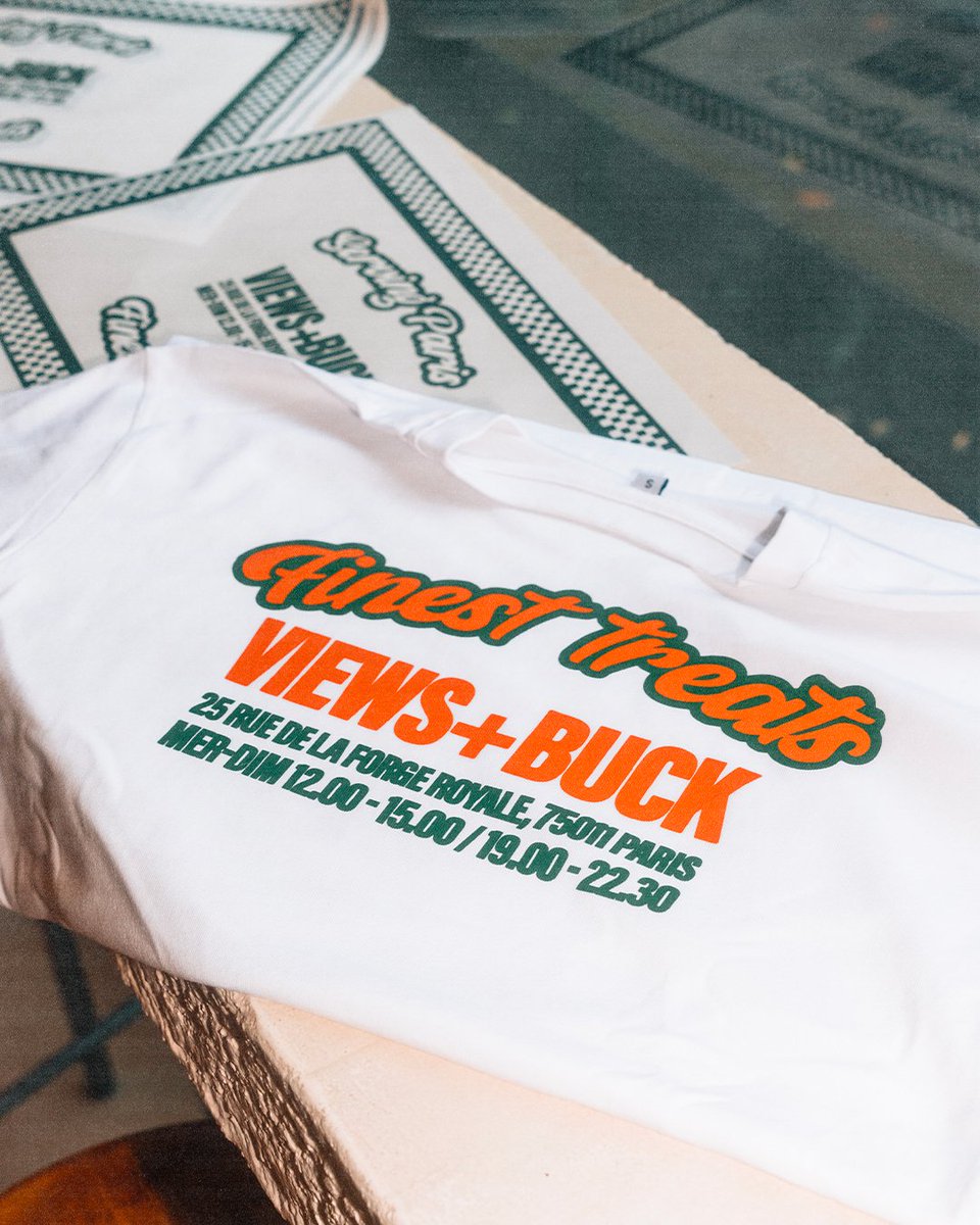 viewsfrance's tweet photo. Views collabore avec le restaurant de poulet frit Buck sur un menu exclusif, une collection capsule et une soirée ce vendredi 🧑‍🍳

La box Views sera disponible sur place de mercredi à dimanche, entre midi et 15h et entre 19h et 22h. Ce vendredi chez Buck, une soirée proposant cette box spéciale, ainsi que de la limonade gratuite, sera organisée pour célébrer la collaboration.

Une collection capsule incluant un t-shirt, un bandana et une sauce exclusive sera également proposée chez Buck.

📍 25 rue de la Forge Royale 75011
