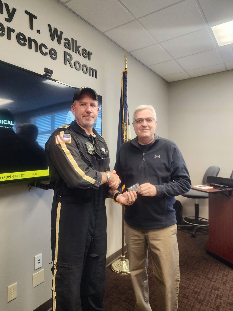 phi6greenville's tweet photo. PHI 6 congratulates Pilot Chris for receiving his wings for 750 flights! We are very proud to have you as part of our team in Greenville! 🚁
#PHI6 #PHIHealth #PHIAirMedical https://t.co/xizjj5aTFT