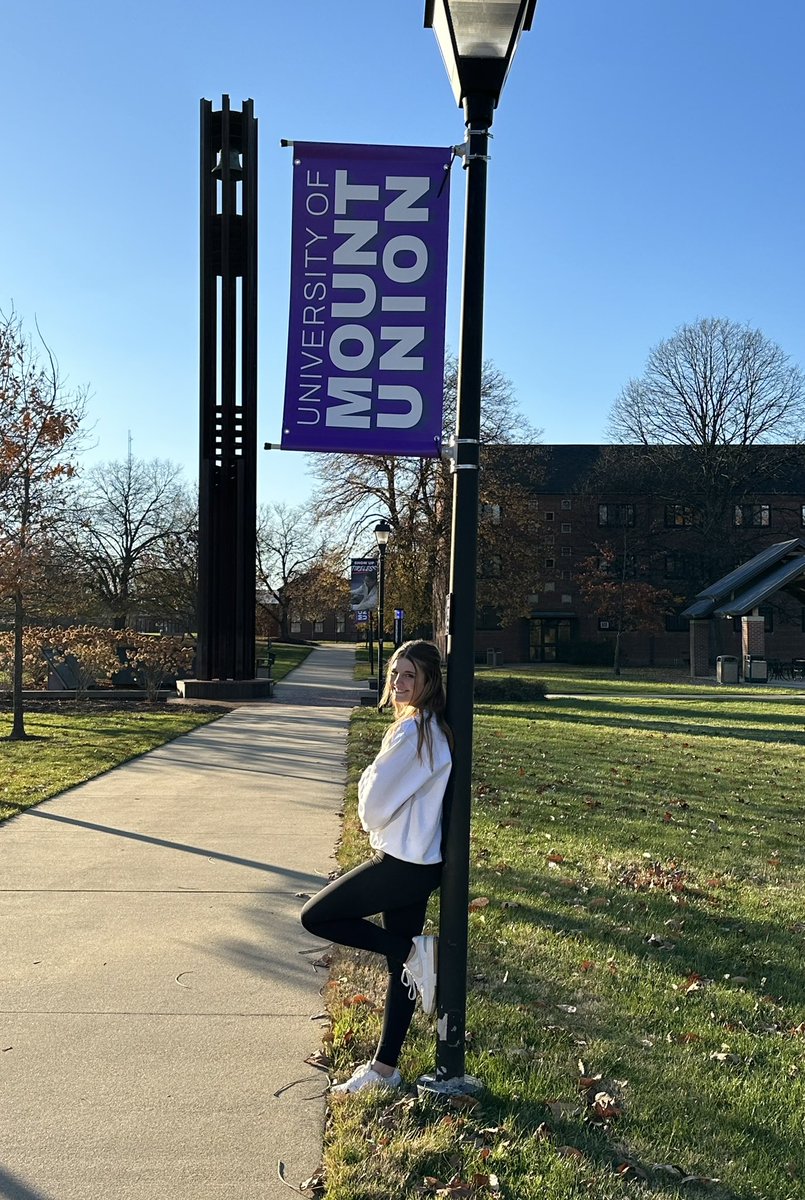 _taylorschmitz's tweet photo. Super excited for these 4 years! @UMU_Softball https://t.co/JBhwrlE1CN