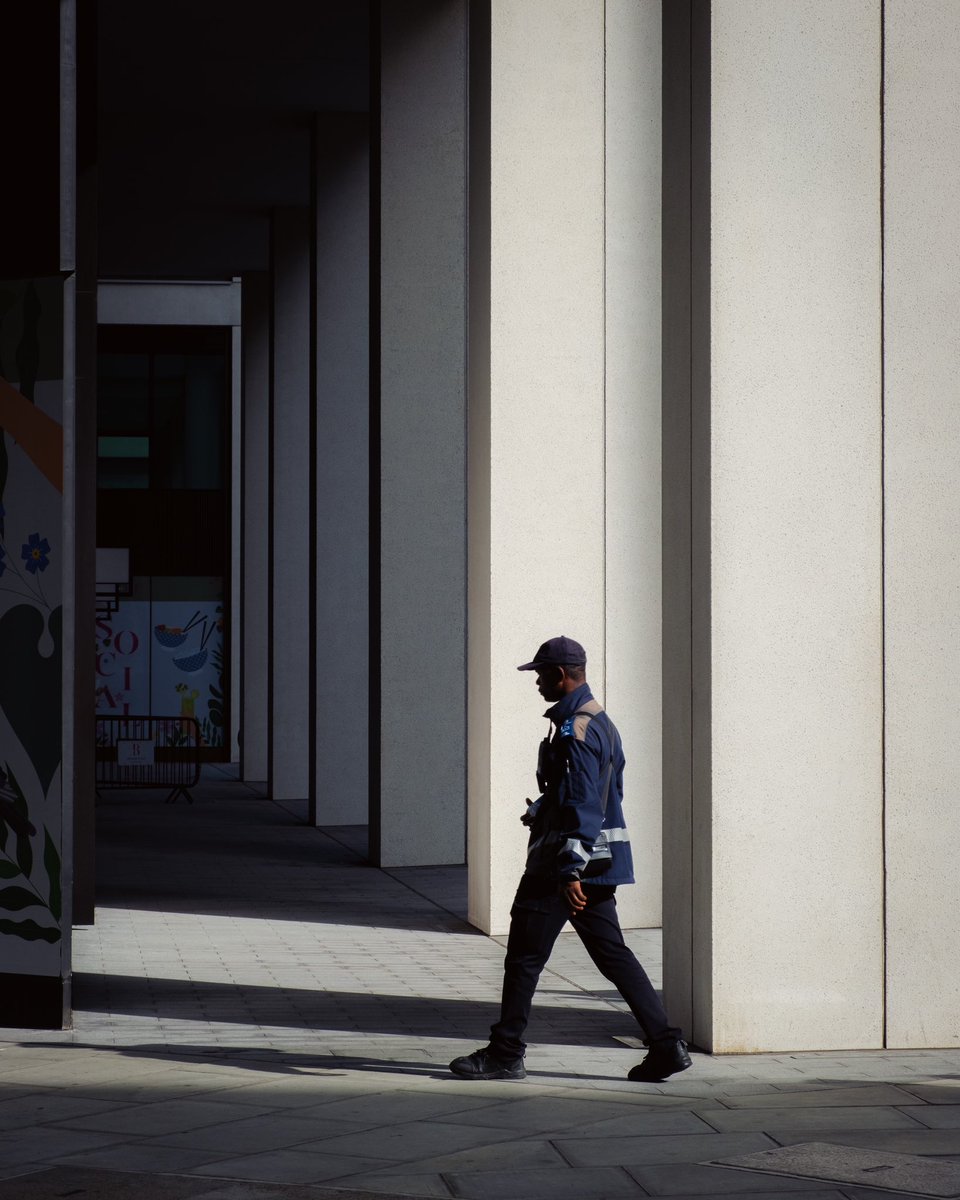 Hello, I’ve been gone a while 👋 
#streetphotographer #london #streetphotography #photograghy #photographylovers