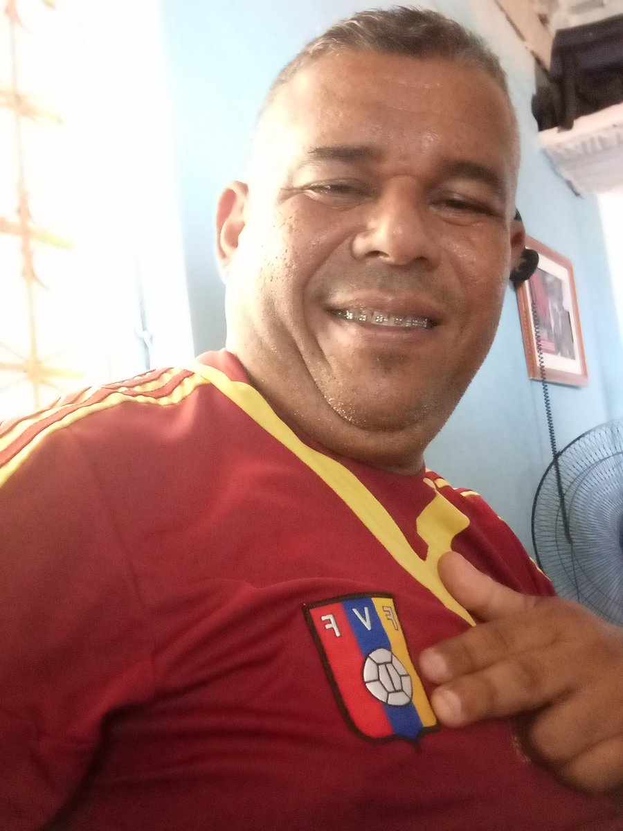 djsucesor's tweet photo. 𝙃𝙤𝙮 𝙟𝙪𝙚𝙜𝙖 𝙇𝙖 𝙑𝙞𝙣𝙤𝙩𝙞𝙣𝙩𝙤 ⚽

#SiempreVinotinto 🇻🇪 https://t.co/e1HUCdHp5o