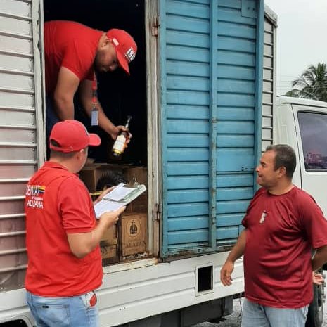 SENIAT_Oficial's tweet photo. El #SENIAT a través de la #AduanaPSanAntonioDelTáchira conjunto a la #GerenciaDeTributosRegiónLosAndes se encuentran desplegados en el punto de control #LaTendida del estado #Táchira, velando por el cumplimiento de la legislación aduanera y tributaria.
#UnidadEstudiantil https://t.co/HFxd8ts7mr