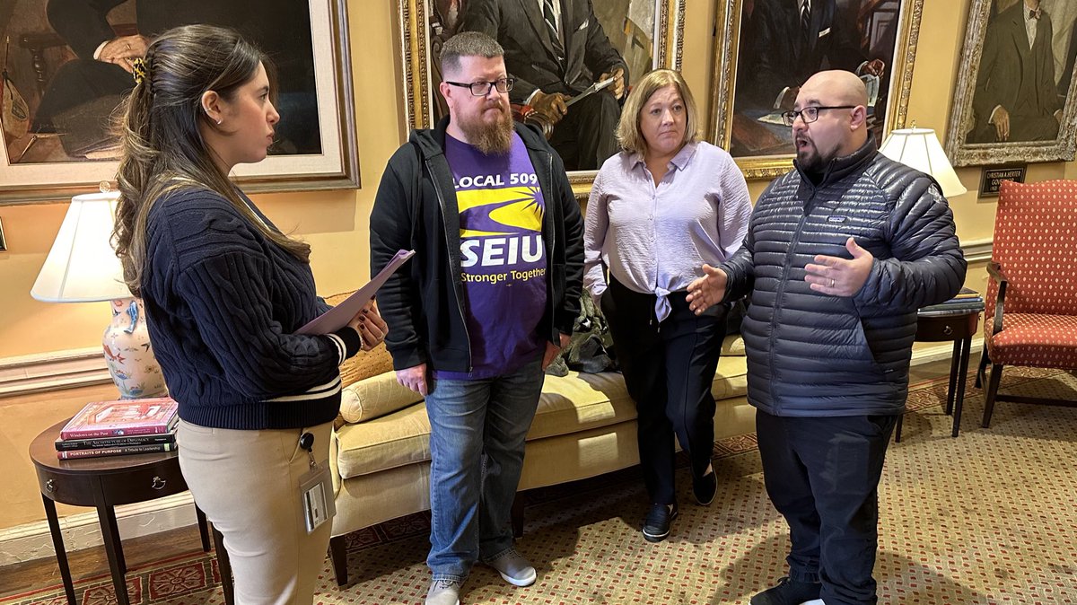 SEIU509's tweet photo. 🚨 BREAKING 🚨 We delivered a petition to @MassGovernor with over 4K signatures calling on her to authorize our contracts!

State workers risk their safety due to vacancies across agencies; now, they’re at risk of not seeing the raises they’re owed before the holidays. #mapoli https://t.co/aonerIw2pC