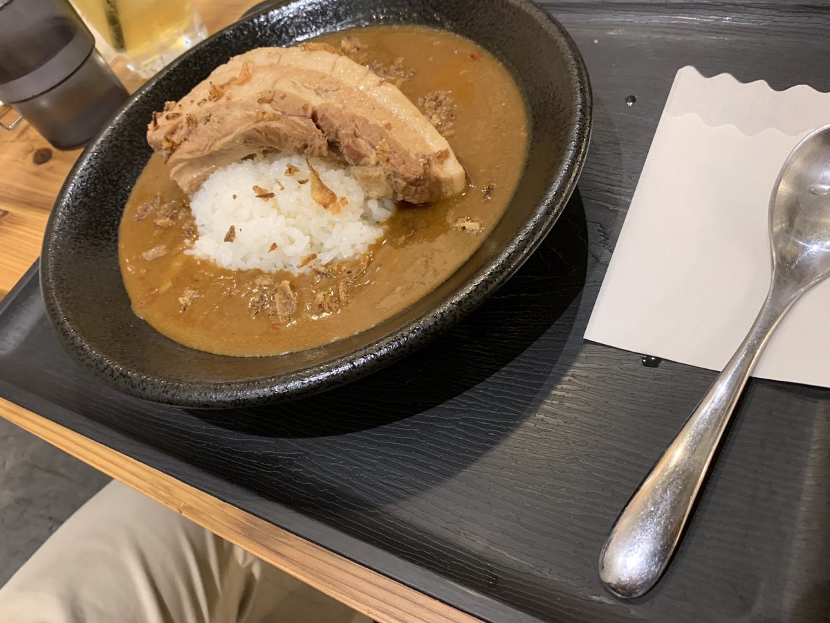 riyako0311's tweet photo. 向ヶ丘遊園駅にあるキングアンドジェシーで夜ご飯。カレーと生姜焼きのお店。恋しくなるツボおさえられたメニューです笑やっぱり美味しい💓 https://t.co/hnNd5ibiwo