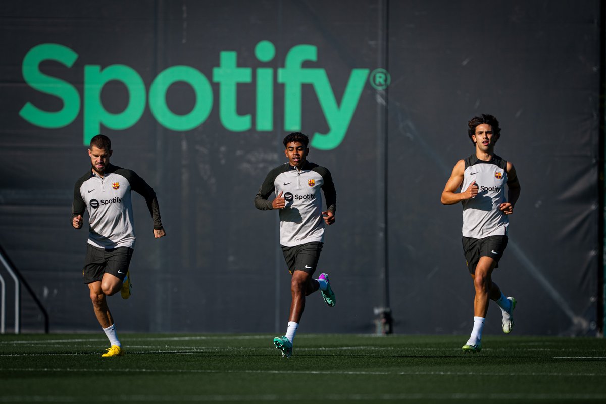FCBarcelona's tweet photo. Back from international duty 🌍 https://t.co/Pf7UU8bCrF