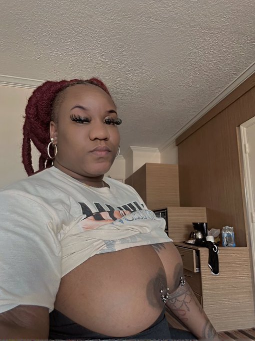 ༆Ɱʂ.Տƭαƈყ Ƭαƭƭҽԃ༆🎂6/15🍾🥳 - (•)(•) https://t.co/UH6P7uI2nT