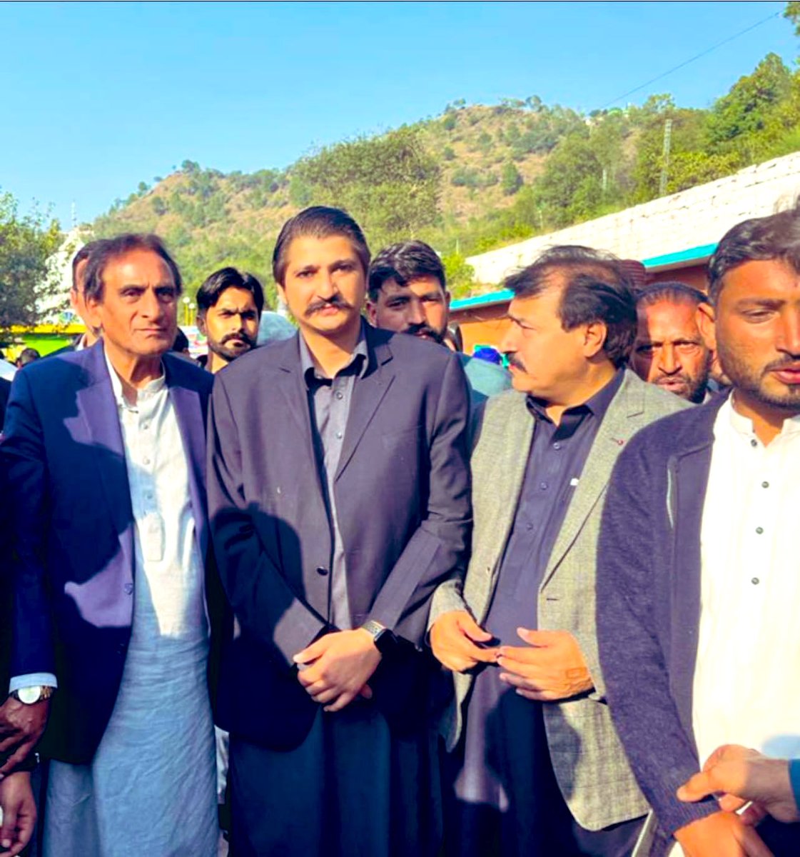 MWaleedCh1's tweet photo. کوٹلی رہیاں شریف سپیکر  قانون ساز اسمبلی چوہدری لطیف اکبر صاحب ، وزرا حکومت بازل نقوی صاحب ، جاوید اقبال بڈھانوی صاحب ، ملک ظفر صاحب  اور دیگر کا گروپ فوٹو https://t.co/qWCasbreRp