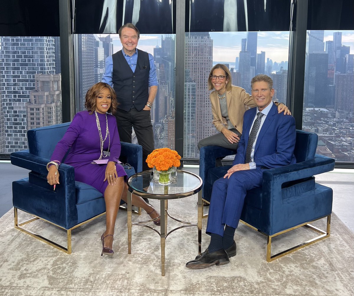 TargetMktng's tweet image. Congratulations to #TMDAuthor @maclinton on hosting the ROAR Forward Summit, an event dedicated to helping adults over 50 thrive in all aspects of their lives. Learn more about the summit in this @wwd feature: bit.ly/3sQ79dB. #ROARForward @ROARforward