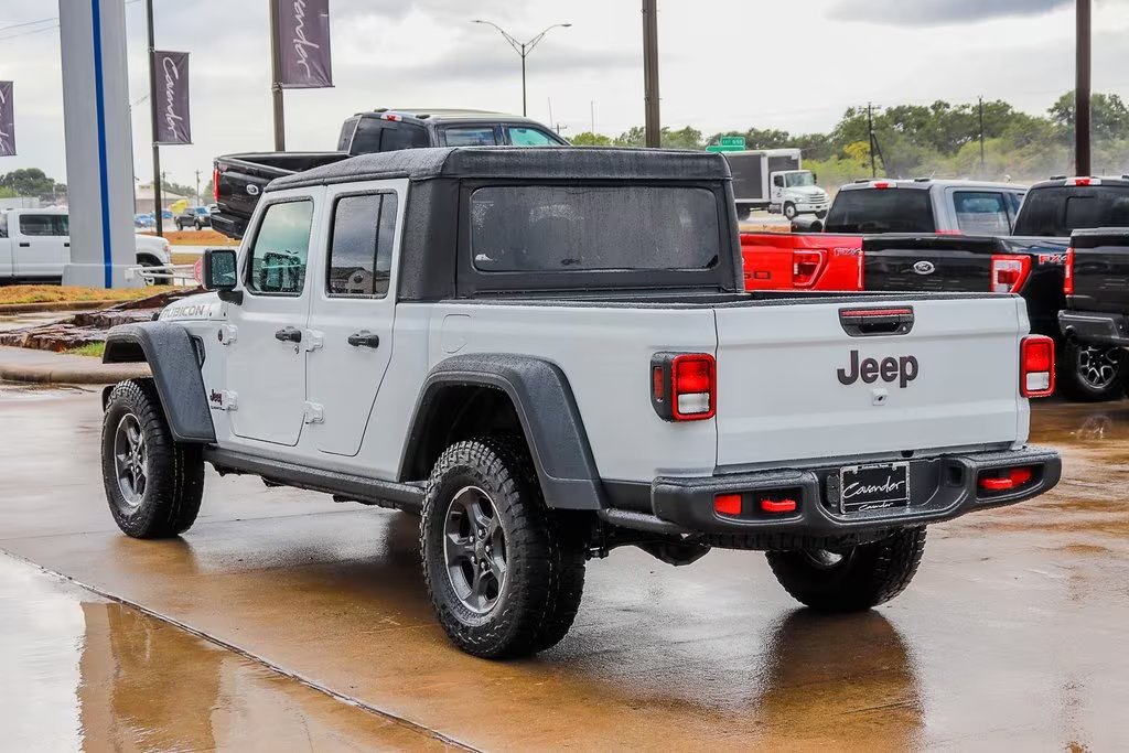 This 2023 #JeepGladiator Rubicon is in a class all its own! 

The only #TrailRated, open-air truck in the industry, with 4WD, all-terrain tires, trip computer, skid plates, premium audio, and more!

Learn more: bit.ly/47HKJKi
