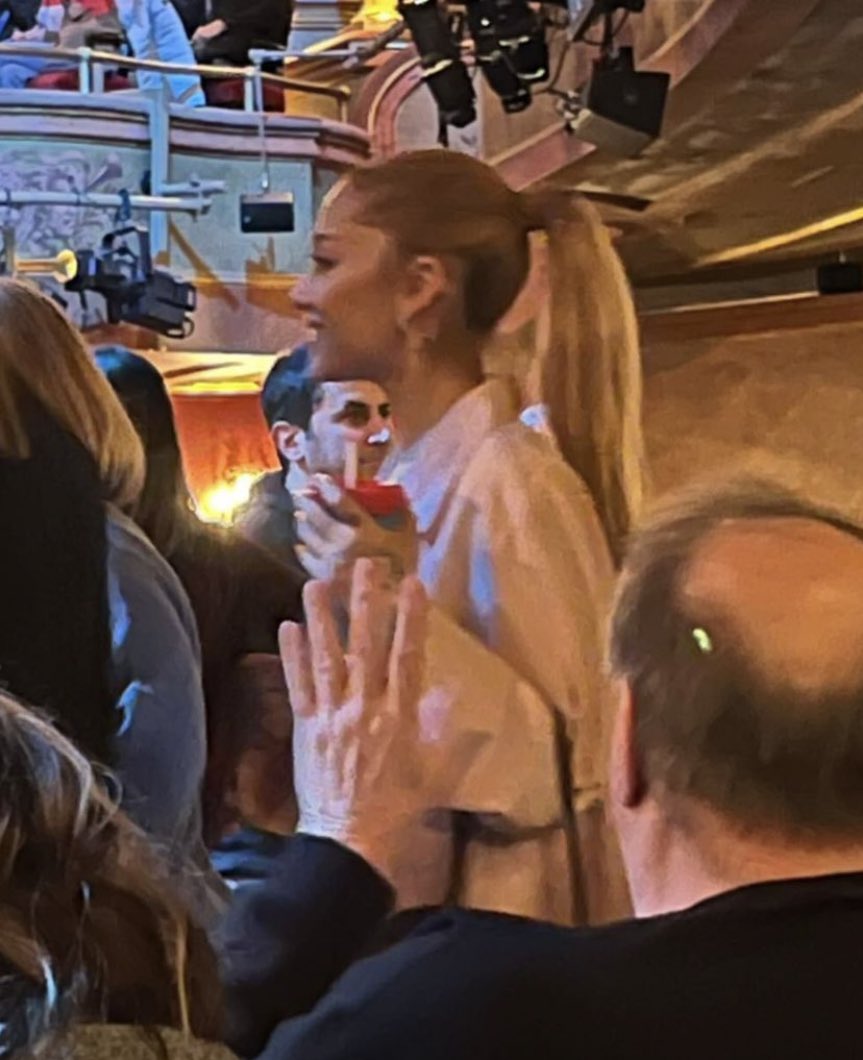ariana grande and her ponytail last night