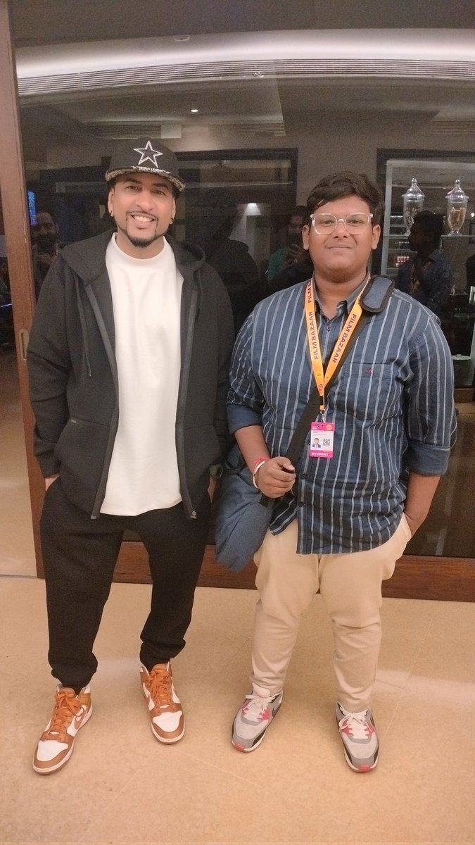 Sambitbisi's tweet photo. I just met the awesome host from Mad Art Pogo @artguyrob sir , the TV show I grew up watching! Childhood dreams do come true – feeling incredibly excited right now!

#filmbazar #iffigoa #filmfestival #Goa #madart https://t.co/S4zpGB9jA6
