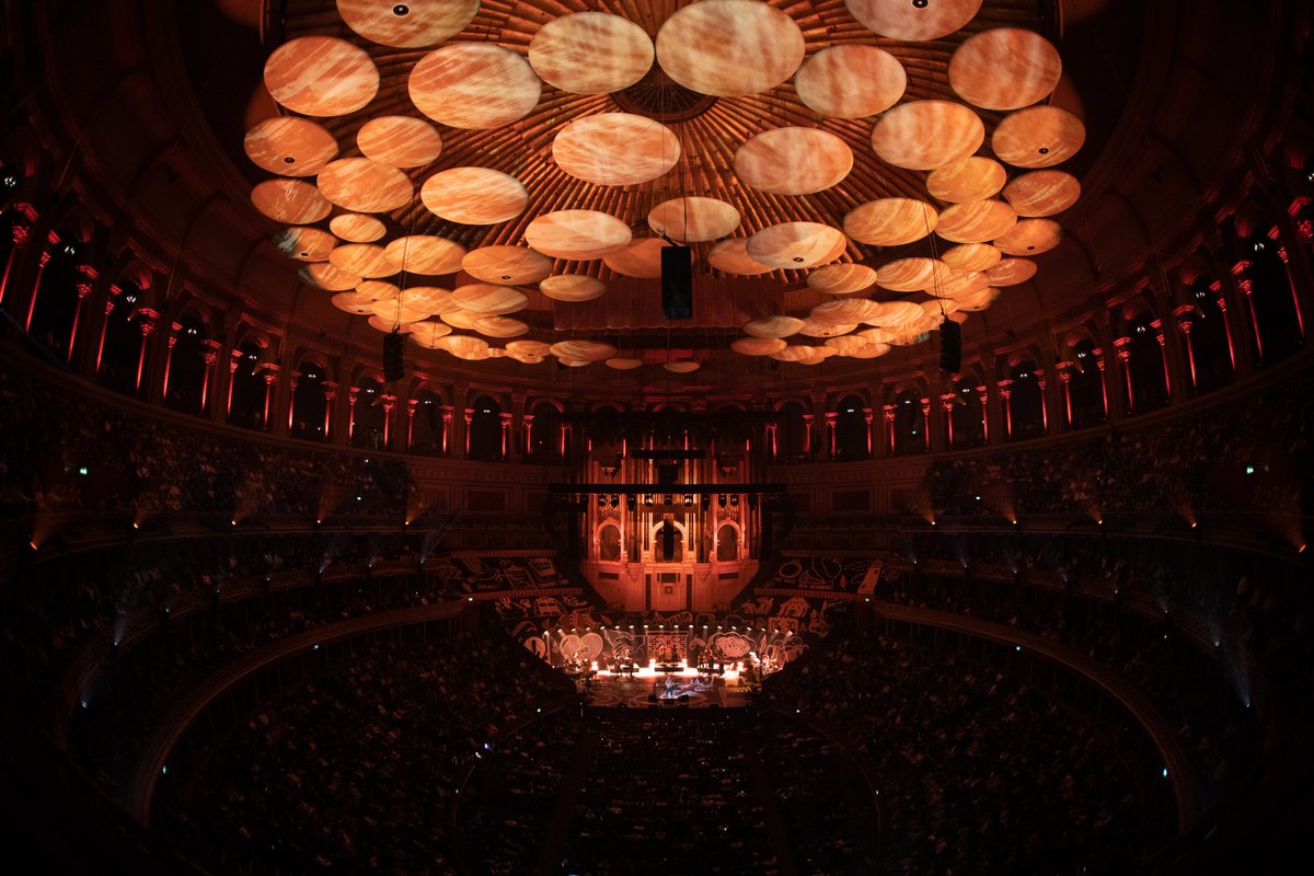 A magical few nights at the @RoyalAlbertHall in London, for the Last Days of Autumn 💫

#AutumnVariations

📸 @MarkSurridge