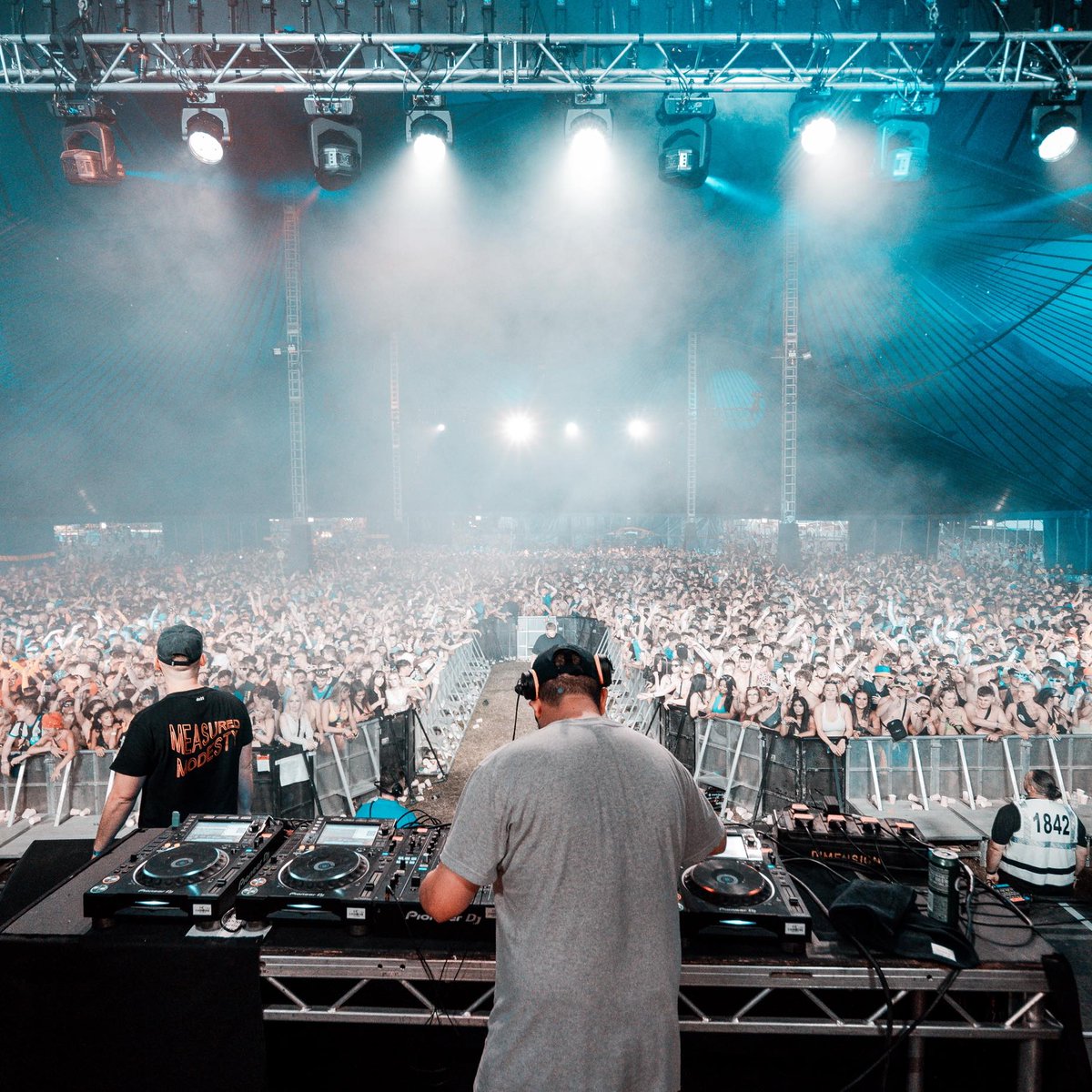 LNE Presents tweet media