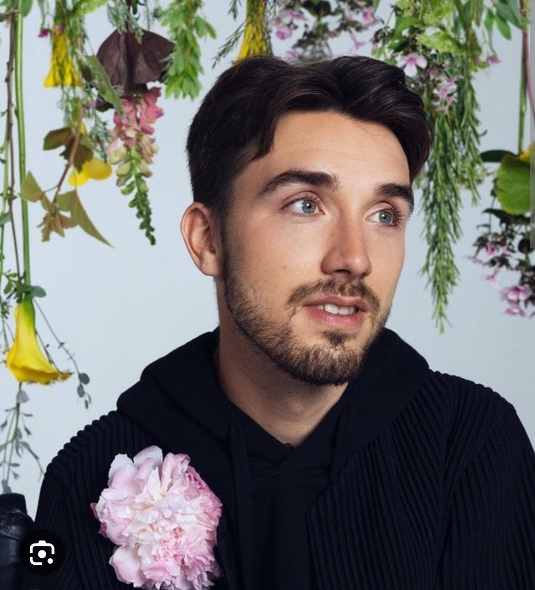 Que estuve un buen rato pensando a quien se me parece Alex porque me sonaba familiar y se me parece muchísimo al actor de sex education eh #OT2023  #OTDirecto21N