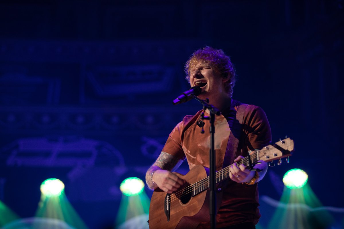edsheeran's tweet image. A magical few nights at the @RoyalAlbertHall in London, for the Last Days of Autumn 💫

#AutumnVariations

📸 @MarkSurridge