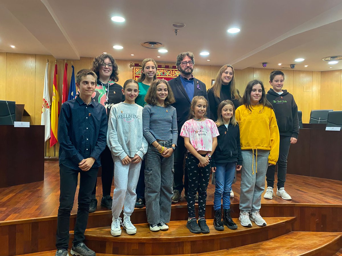 Ayer se celebró el Pleno Infantil con la presencia de consejeros/as de los Consejos de Infancia y Adolescencia del <a href="/AytoPinto/">Ayuntamiento de Pinto</a>. Expusieron sus propuestas al Alcalde <a href="/Aguado_pp/">Salomón Aguado - Alcalde de Pinto</a> y a la Concejala de Educación <a href="/VEROCASTE/">VERONICA CASTELLANO</a> #DíaMundialDeLaInfancia