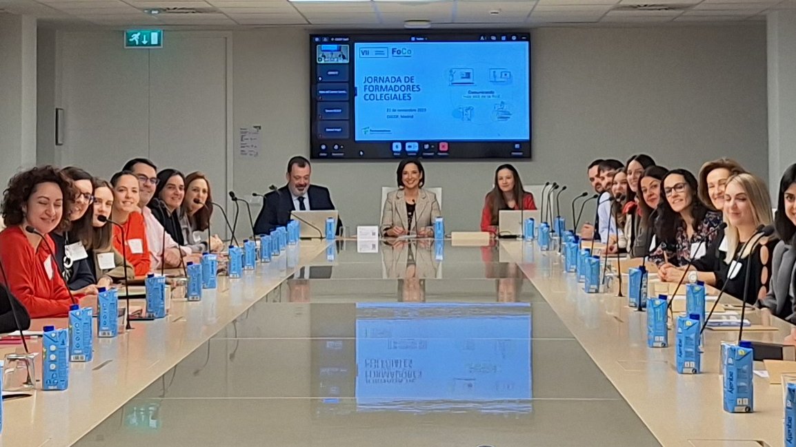 Farmaceuticos_'s tweet photo. Hoy se ha celebrado en la sede del Consejo General de @Farmaceuticos_ la VII Jornada Nacional de Trabajo FoCo en Red.
Entre otros temas, se han abordado los avances de #MiFarmaciaAsistencial y el desarrollo del nuevo SPFA de #EducaciónSanitaria.
#RedFoco https://t.co/7yQ7tiB8RJ