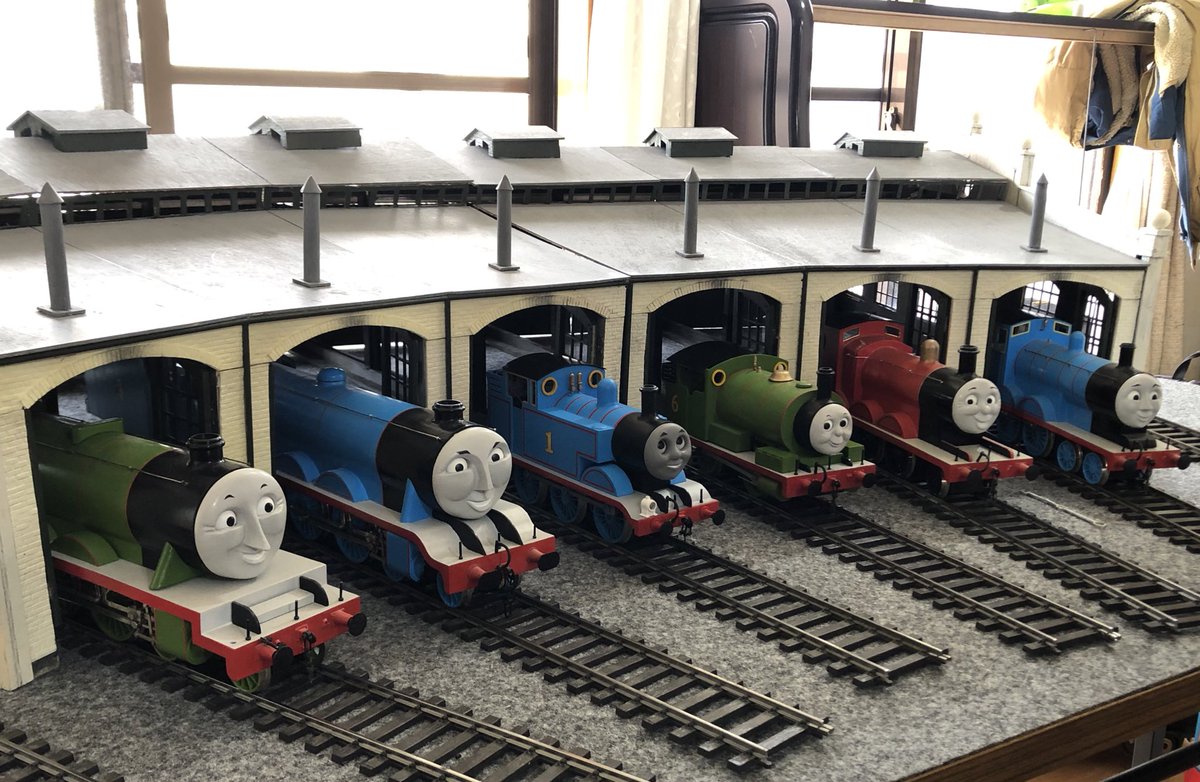 UKNさんがトーマスを持ってきてくれた事で、念願のティドマス機関庫に