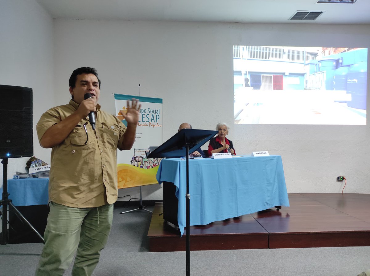 CESAP_AC's tweet photo. Laurencio Sánchez (Lata de Agua): Tenemos que formar a nuestras comunidades para el cambio climático. Repensar nuestra relación con nuestro entorno. #ForoGestiónComunitariaDelAgua #LaGentePropone #AguaPotable. https://t.co/WCldny9mrZ