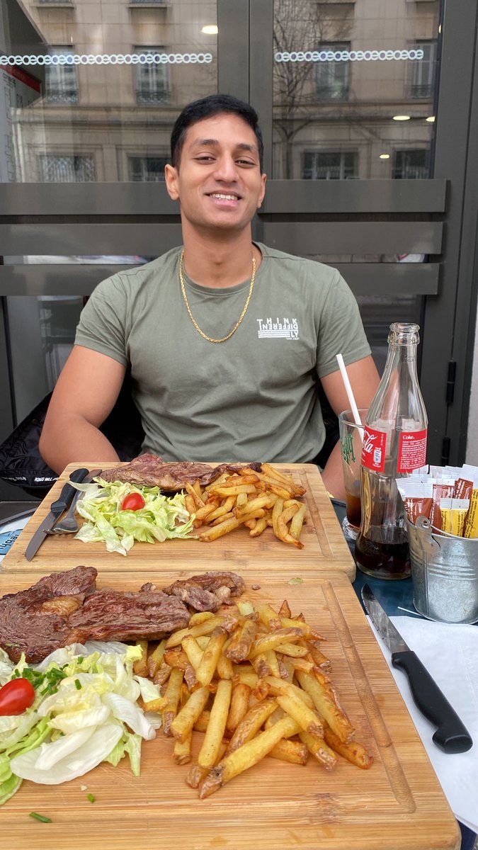 literally 30 min before i got mugged. 
RIP my gold chain, yall never see me with this chain again😑