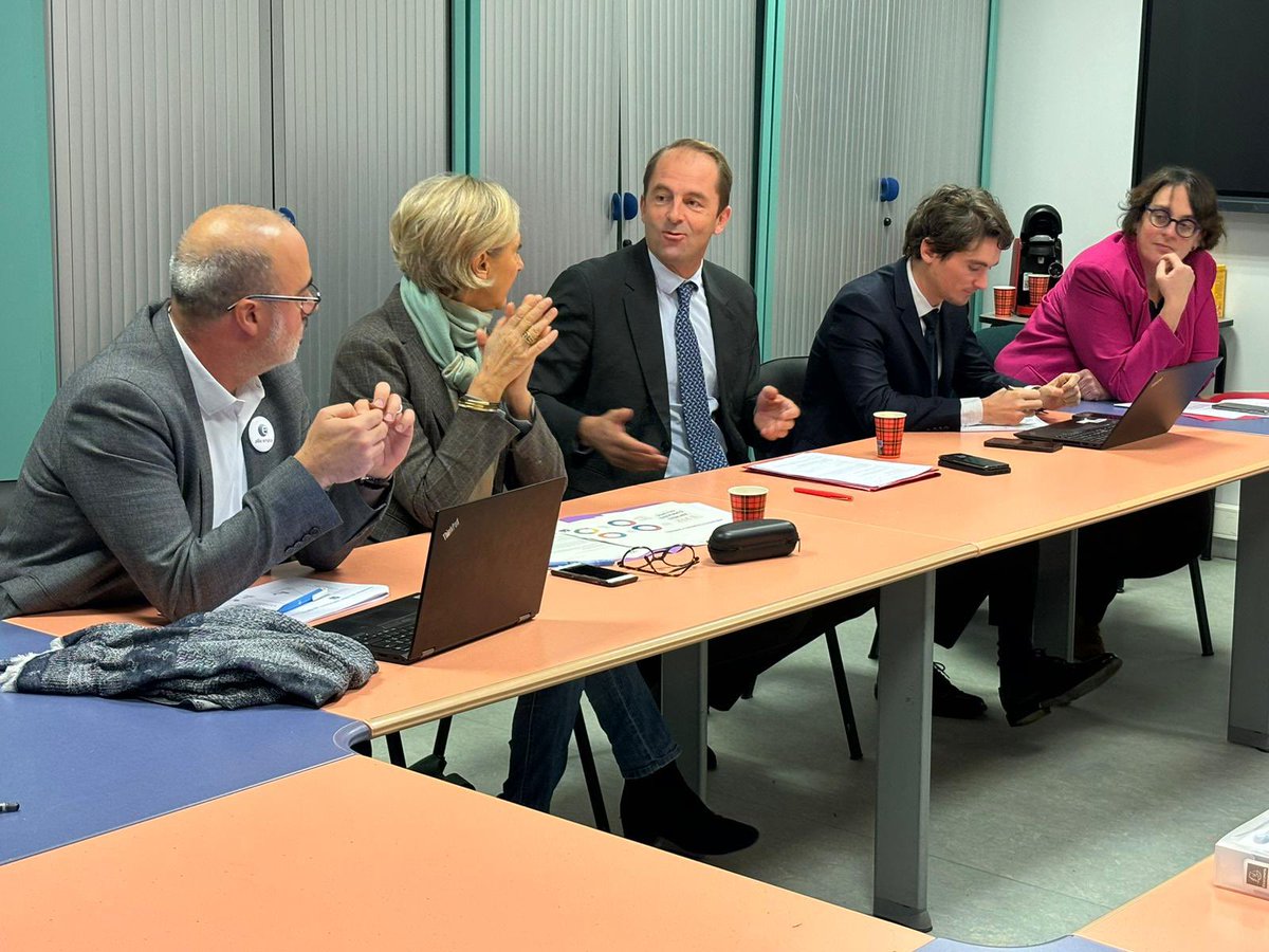 #FranceTravail |Point d’étape dans l’Aisne sur l’expérimentation RSA 

Synergie État, Département, Pôle emploi et mission locale qui a déjà permis
✅+ 1 200 allocataires entrés en parcours 
✅Des actions d’accueil collectives 
✅Le lancement de travaux sur les jeunes allocataires