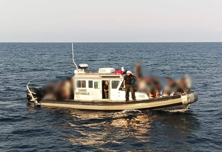 brirmijihed's tweet photo. 1/#TUNISIA in #Sfax,Guard National 7 operations led to the interception of 96 #sub_Saharan Africans and 21 #Tunisians, along with multiple raids seizing 5 boats & engines.
In #Lampedusa, the tragic discovery of a deceased baby adds to the anguish, with many still missing. https://t.co/huo4h9Piw8