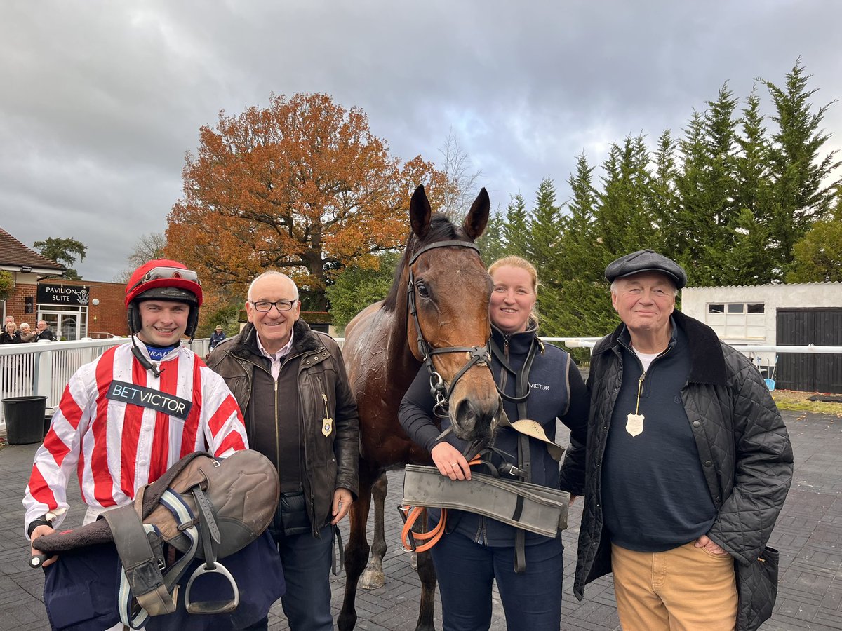 jamiesnowden's tweet photo. Delighted with both #GitMaker @GavinSheehan92 who won for @saalracing and #SuperSurvivor (2nd) under @Sean_Bowen_ for #NeilGoulden @LingfieldPark today whilst #Francina was 2nd @FakenhamRC under @JohnnyBurke2 #winners #23 well done team @Alexwalters89 @BetVictor #TopTeamEffort https://t.co/B3gPwfNuea